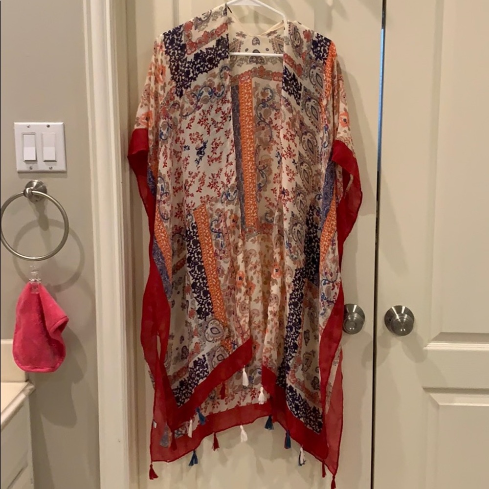 Mixed pattern tasseled kimono wrap.